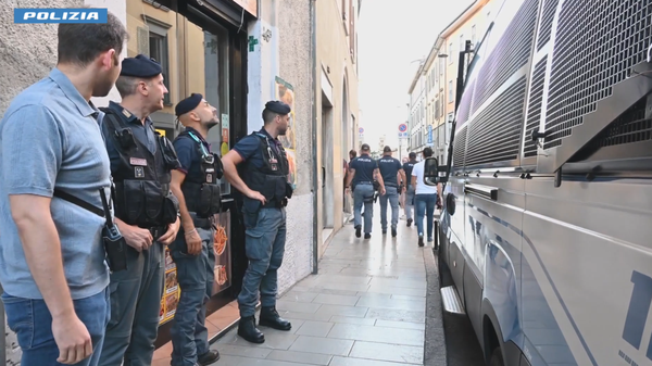 Bergamo, controlli in 38 appartamenti di via Quarenghi: identificate 161 persone