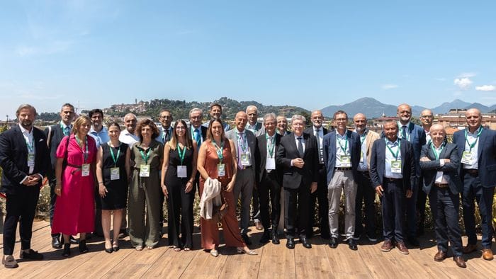 https://storage.ecodibergamo.it/media/photologue/2026/7/14/photos/cache/bergamo-si-candida-per-la-piazza-sul-futuro_2c59a26e-7f5b-11f1-a361-e06bbbdd9fcf_1920_1080_v3_large_16_9.JPG
