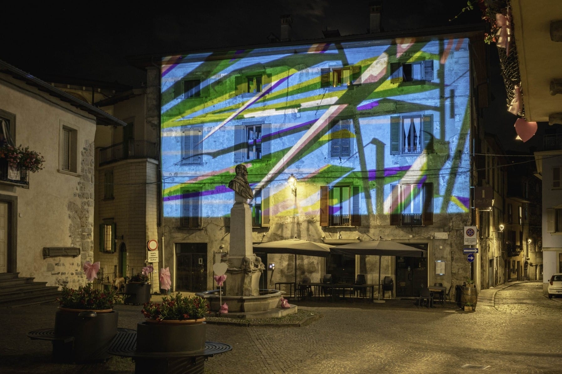 Con «Il Borgo della luce» Lovere incanta trasformandosi in una galleria d’arte a cielo aperto