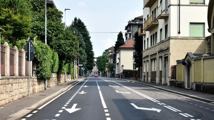https://storage.ecodibergamo.it/media/photologue/2026/7/14/photos/cache/ladri-in-una-villa-di-via-statuto-a-bergamo-picchiati-i-tre-domestici_6a6df45e-7ef4-11f1-a361-e06bbbdd9fcf_1920_1080_v3_large_16_9.jpg