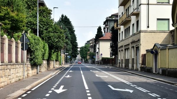 Ladri in una villa di via Statuto a Bergamo, picchiati i tre domestici
