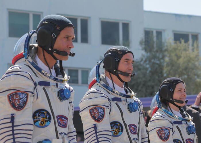 Lanciata la Soyuz, a bordo due russi e un americano