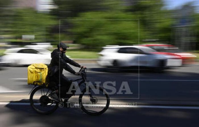 Rider in sciopero in Piemonte, 'le piattaforme ignorano l'ordinanza anti-caldo'