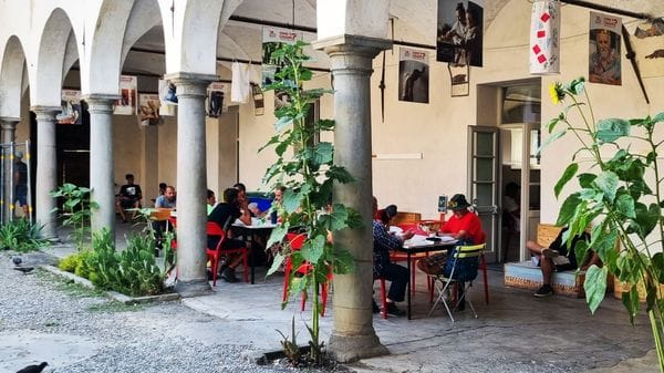 Caldo, Caritas in prima linea: «Sostegno a chi vive in strada sotto il sole»