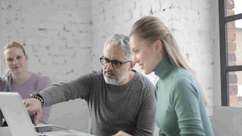 IA e Gen Z, domanda d’obbligo sul management: chi forma i formatori?