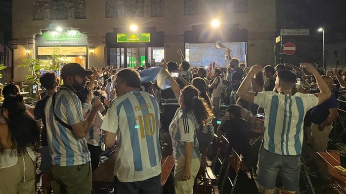 mondiali l8217argentina in finale la festa dei tifosi albiceleste a bergamo foto video da Ecodibergamo.it mondiali l8217argentina in finale la festa dei tifosi albiceleste a bergamo foto video