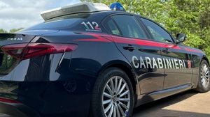 Atti persecutori, maltrattamenti, lesioni: divieto d’avvicinamento per un 35enne della Bassa