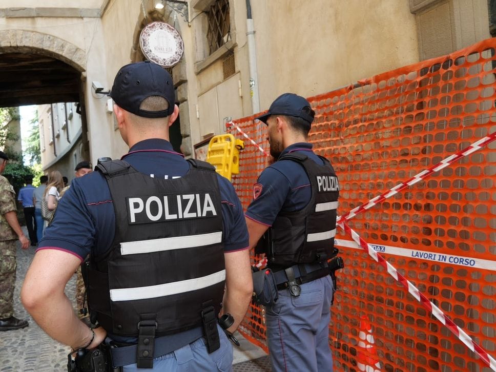 Due bombe a mano in un cantiere di Città Alta: l’intervento degli artificieri - Foto