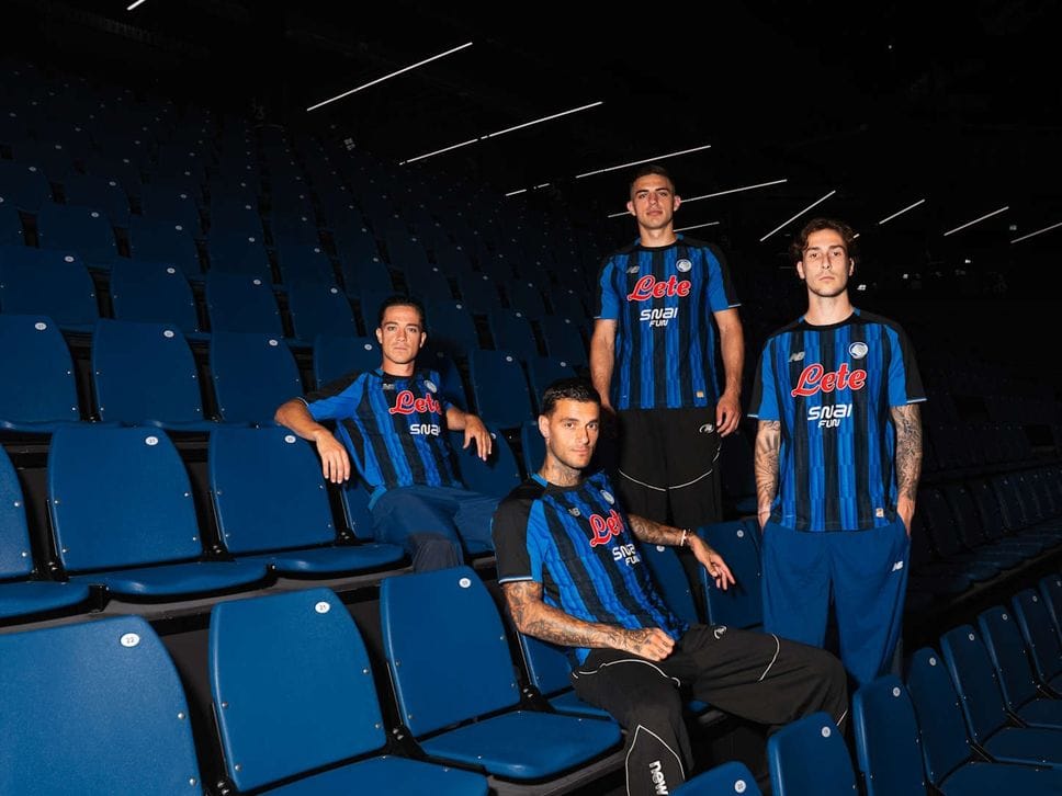 Nerazzurro e dettagli metallici: ecco la nuova maglia dell’Atalanta -Foto