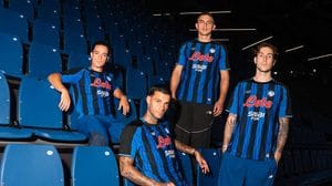 Nerazzurro e dettagli metallici: ecco la nuova maglia dell’Atalanta -Foto