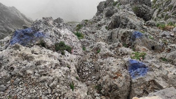 Presolana, la via normale imbrattata con bolli blu. Zanga: «Se qualcuno ha visto si faccia avanti»