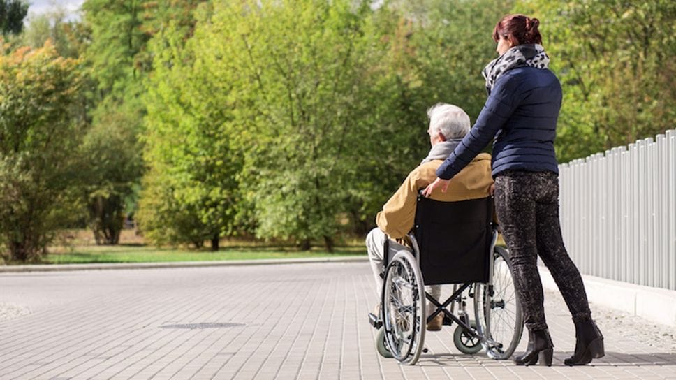 Over 65, la Fnp: pensioni insufficienti per badanti e rette delle Rsa