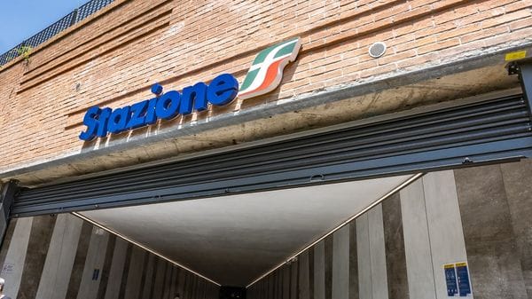 Sottopasso della stazione di Bergamo, montate le saracinesche