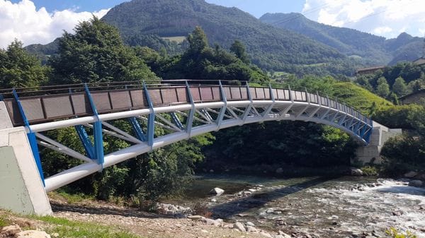 Ardesio, debutto per il nuovo ponte