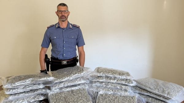 Bergamo, 20 chili di marijuana nel borsone lasciato al McDonald’s: arrestato 20enne