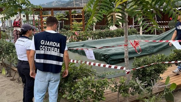 Bimba morta in piscina, indagati i titolari dello stabilimento balneare