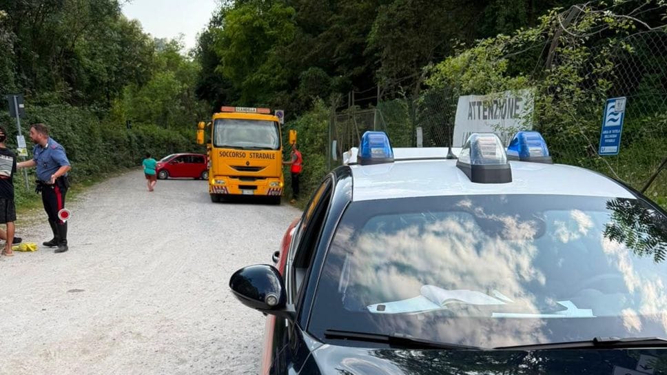 Casnigo, ancora sosta selvaggia alla «Coston Beach». Controlli e sanzioni