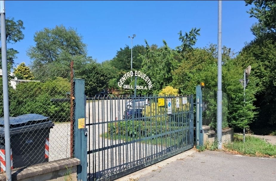 Il lutto per Alice, annegata in piscina. La preside: «Un sorriso indimenticabile». La scuola di equitazione: «Una vera promessa»