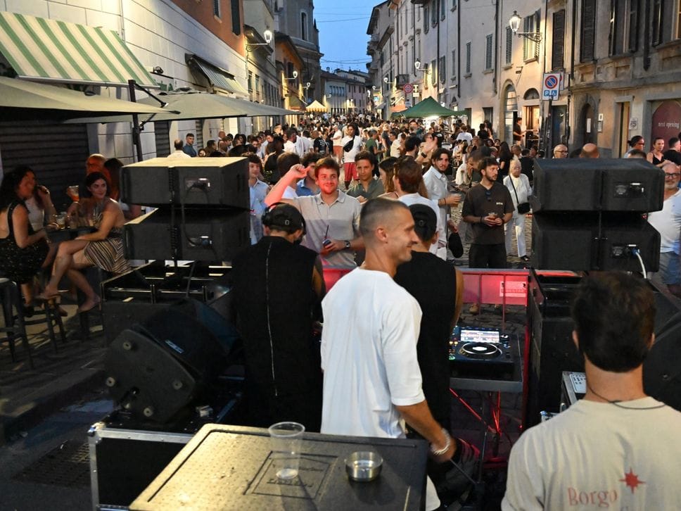 Luci in Santa Caterina: in migliaia per strada tra storie e cultura - Foto e video