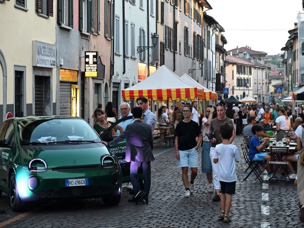 Luci in Santa Caterina: in migliaia per strada tra storie e cultura - Foto e video