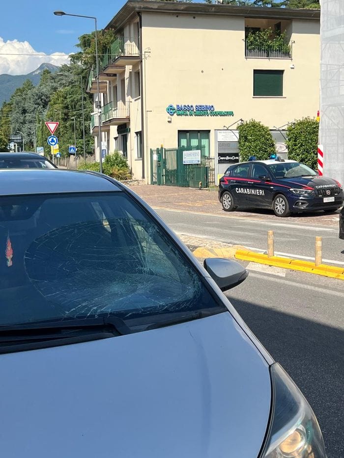 Credaro, 18enne investita da un’auto davanti al Municipio finisce in ospedale