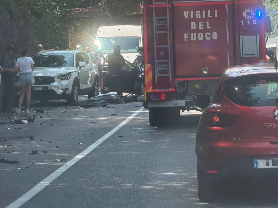 Frontale  a Nembro sulla provinciale, quattro feriti e traffico in tilt -Foto