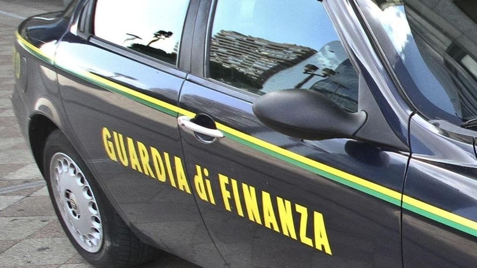 Cava adibita a deposito in Val Brembana, scoperta officina meccanica abusiva