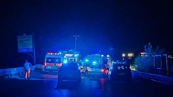 L’incidente a Caravaggio: restano gravi le condizioni della 20enne