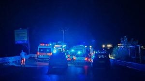 L’incidente a Caravaggio: restano gravi le condizioni della 20enne