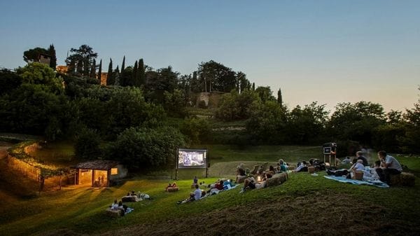 Palazzo Moroni, a piedi nudi nel parco con il cinema d’autore
