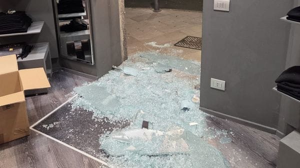 Bergamo, nuovo furto al negozio Alessandra Venturi: spaccata nella notte, denunciato un 31enne