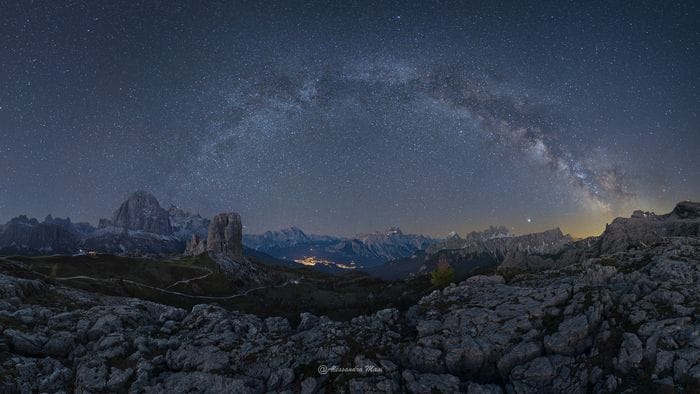 Aurore e comete, il cielo dà spettacolo sulle Dolomiti 