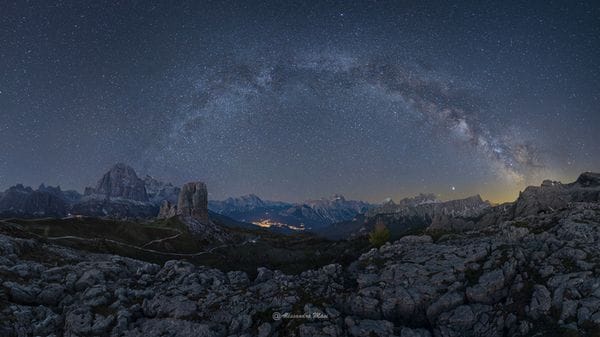 Aurore e comete, il cielo dà spettacolo sulle Dolomiti 