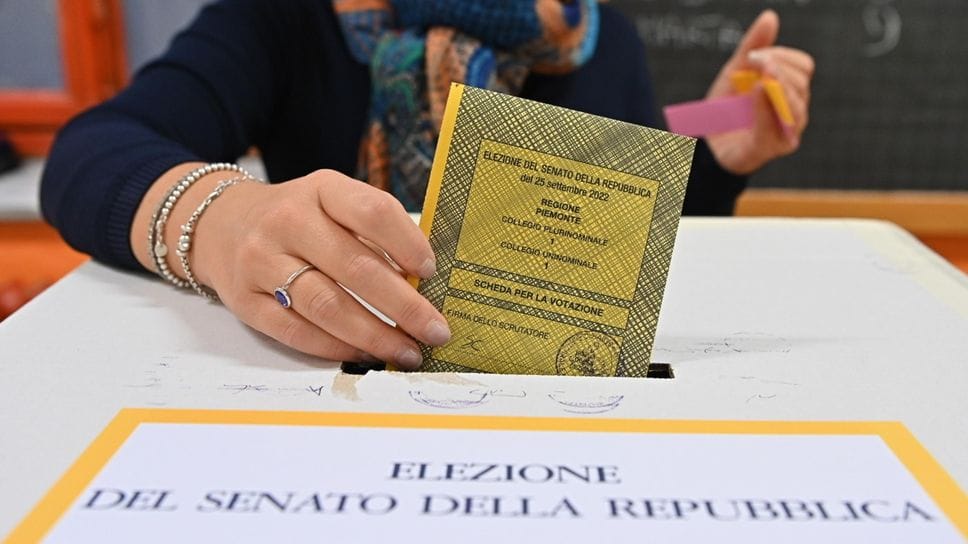 Dietro la caciara social, partiti agitati dal dilemma delle preferenze