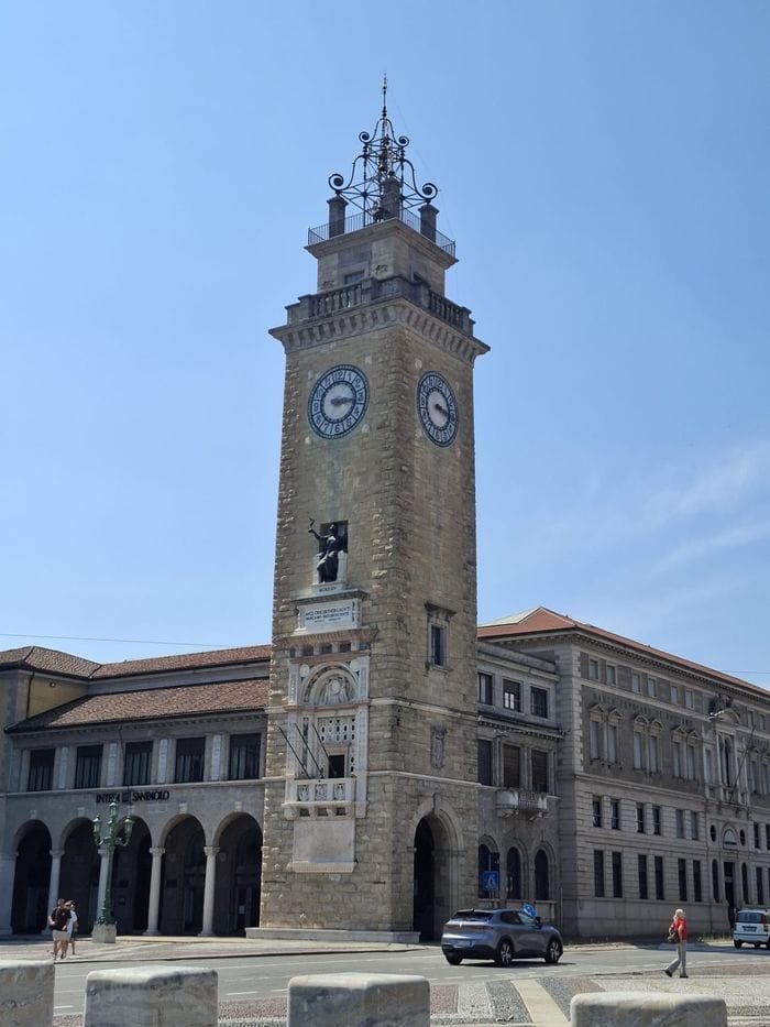 Riparato l’orologio della Torre dei Caduti, quello del Campanone fermo una settimana