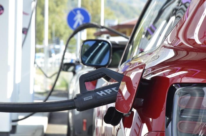 Ddl Concorrenza, chiusura vecchi distributori e conversione all'elettrico