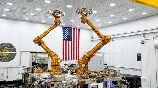 Lanciato da SpaceX un drone per la riparazione dei satelliti