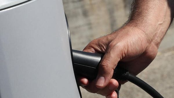 Motus-E, crescita record per la rete delle colonnine per auto elettriche