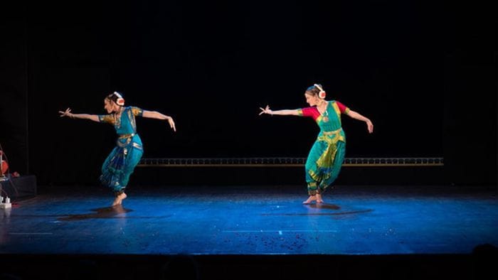 https://storage.ecodibergamo.it/media/photologue/2026/7/22/photos/cache/tascabile-nel-fine-settimana-un-viaggio-teatrale-tra-oriente-e-occidente_d3d4f5ec-85d8-11f1-9963-9fa84780a2ec_1920_1080_v3_large_16_9.jpg