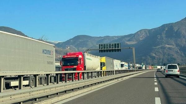Unem, a giugno vendita prodotti petroliferi -0,4%, cala gasolio per Tir
