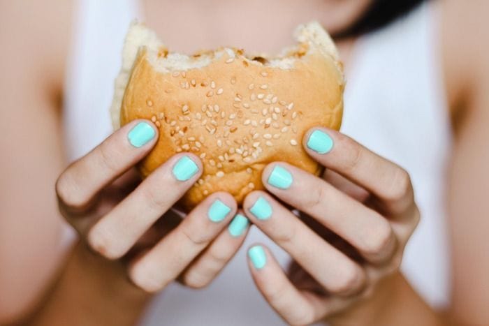 Giovani e anziani influenzano in modo diverso le emissioni legate all'alimentazione  