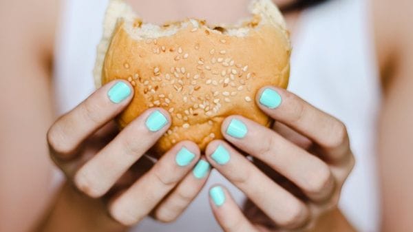 Giovani e anziani influenzano in modo diverso le emissioni legate all'alimentazione  