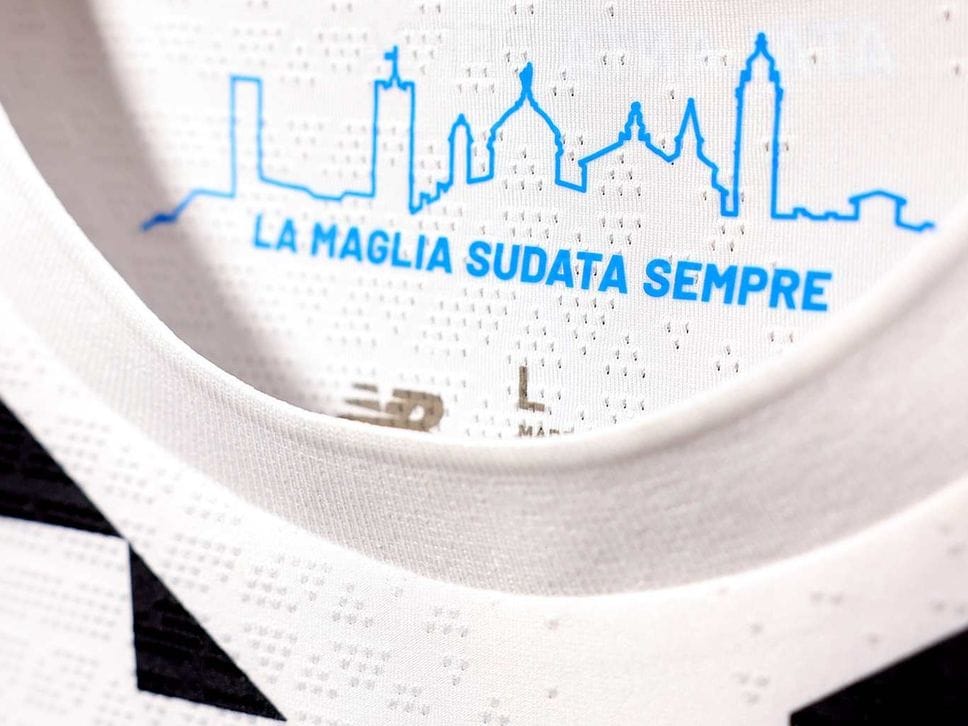 Ispirata agli anni Novanta: la nuova maglia da trasferta dell’Atalanta - Foto
