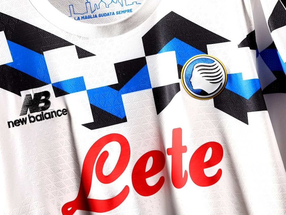 Ispirata agli anni Novanta: la nuova maglia da trasferta dell’Atalanta - Foto