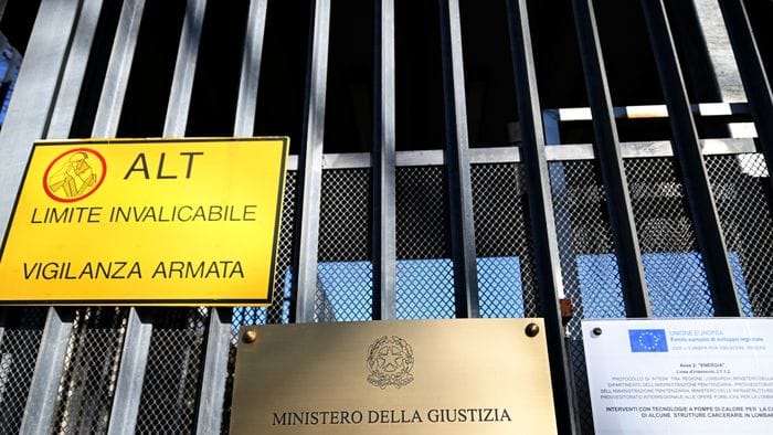 https://storage.ecodibergamo.it/media/photologue/2026/7/24/photos/cache/milano-22enne-aggredita-nellandrone-di-casa-fermato-un-24enne_9336a0be-8789-11f1-9963-9fa84780a2ec_1920_1080_v3_large_16_9.jpg