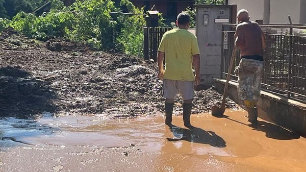 Maltempo a Sedrina, evacuate due abitazioni: si lavora per pulire da acqua e fango - Foto e video