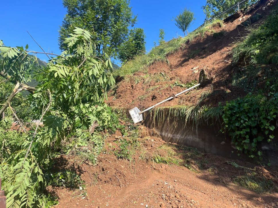 Maltempo a Sedrina, evacuate due abitazioni: si lavora per pulire da acqua e fango - Foto e video