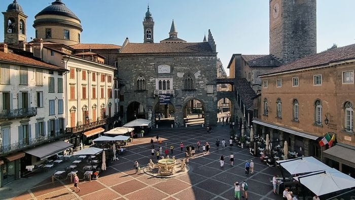 nuovi dehors in piazza vecchia debutto con i maestri del paesaggio