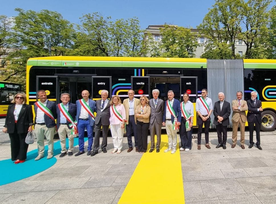 «Un progetto nato 10 anni fa ora realtà». E-Brt, inaugurato il «tram su gomma» - Foto