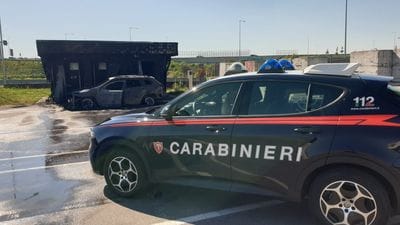 https://storage.ecodibergamo.it/media/photologue/2026/7/3/photos/cache/auto-in-fiamme-in-via-spino-a-bergamo-nube-nera-visibile-a-km-di-distanza_3f19ec74-76c3-11f1-885a-919f2757b432_1920_1080_display.jpg